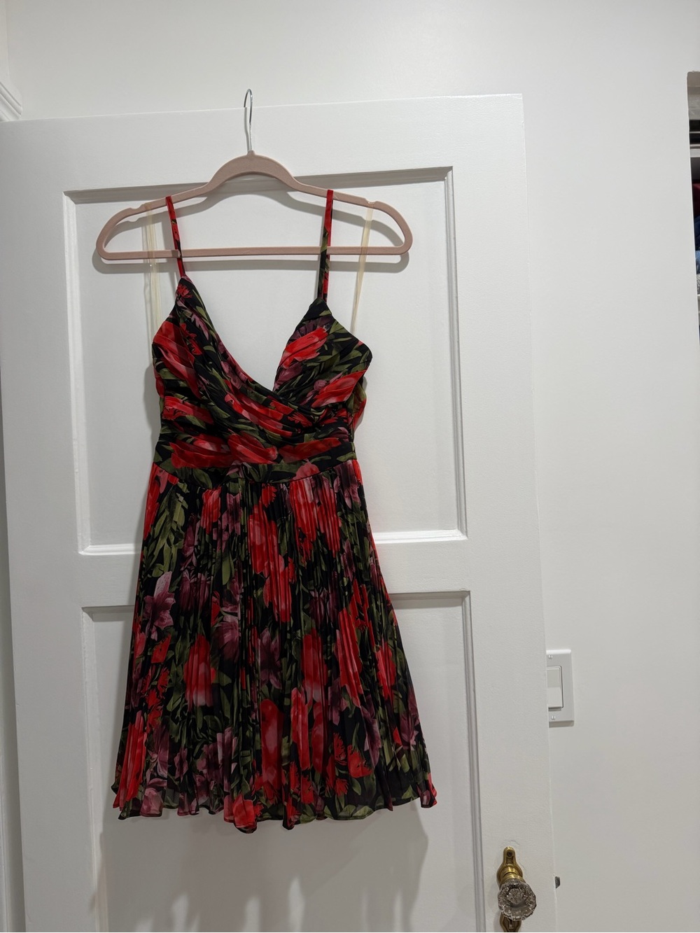 Fame & Partners | Floral Red & Green Spaghetti-Strap Pleated Mini Dress